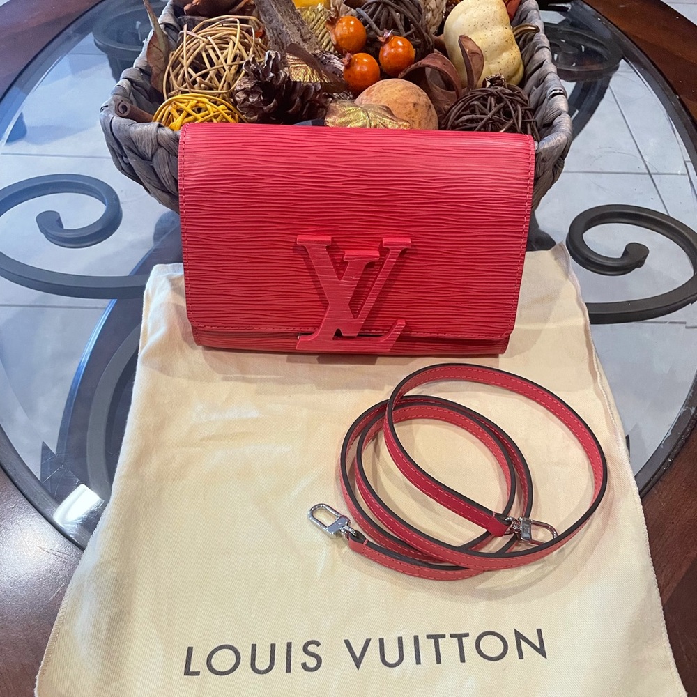 Louis Vuitton Epi Leather Louise Pm crossbody purse/clutch